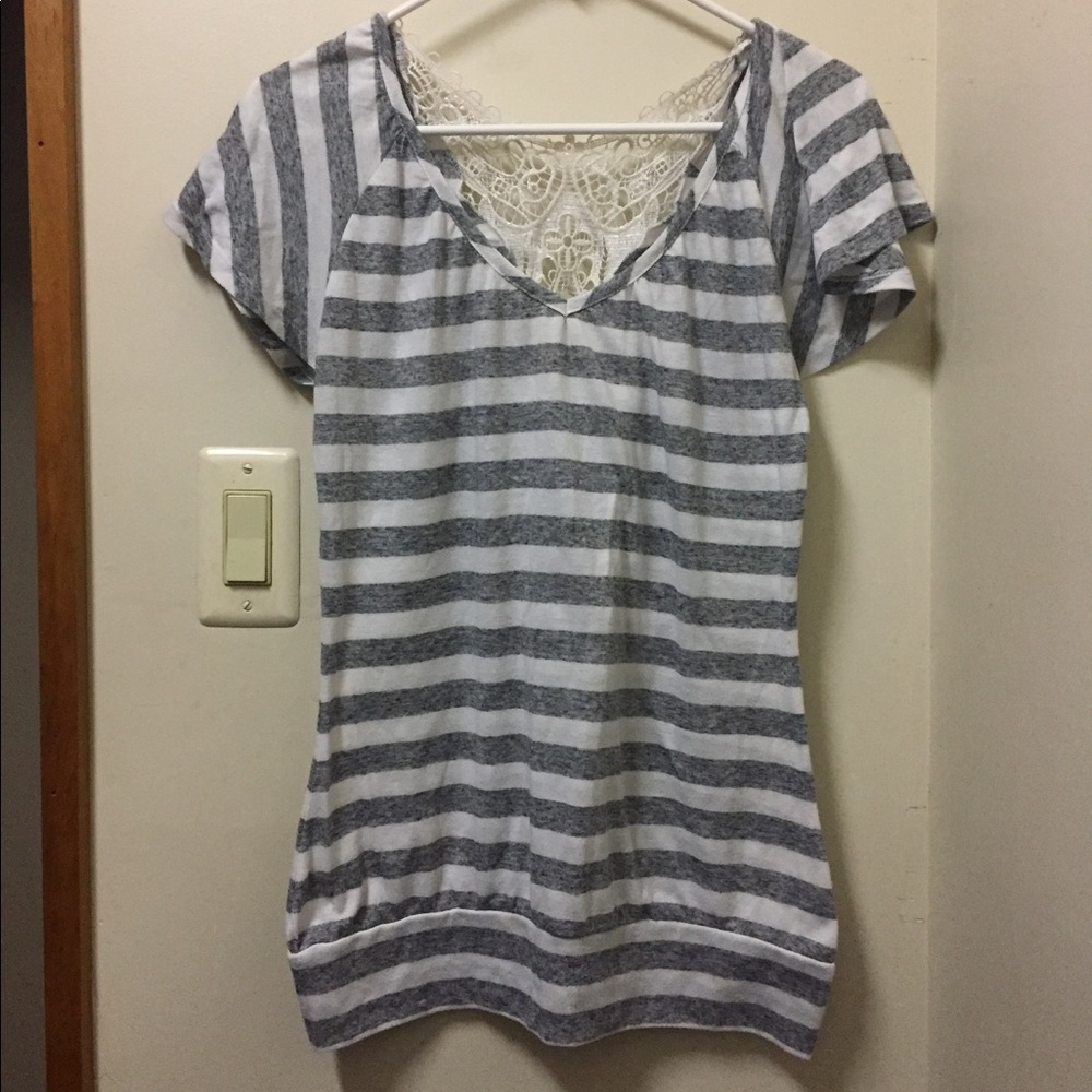 ⭐️⭐️Grey & white striped top with lace
